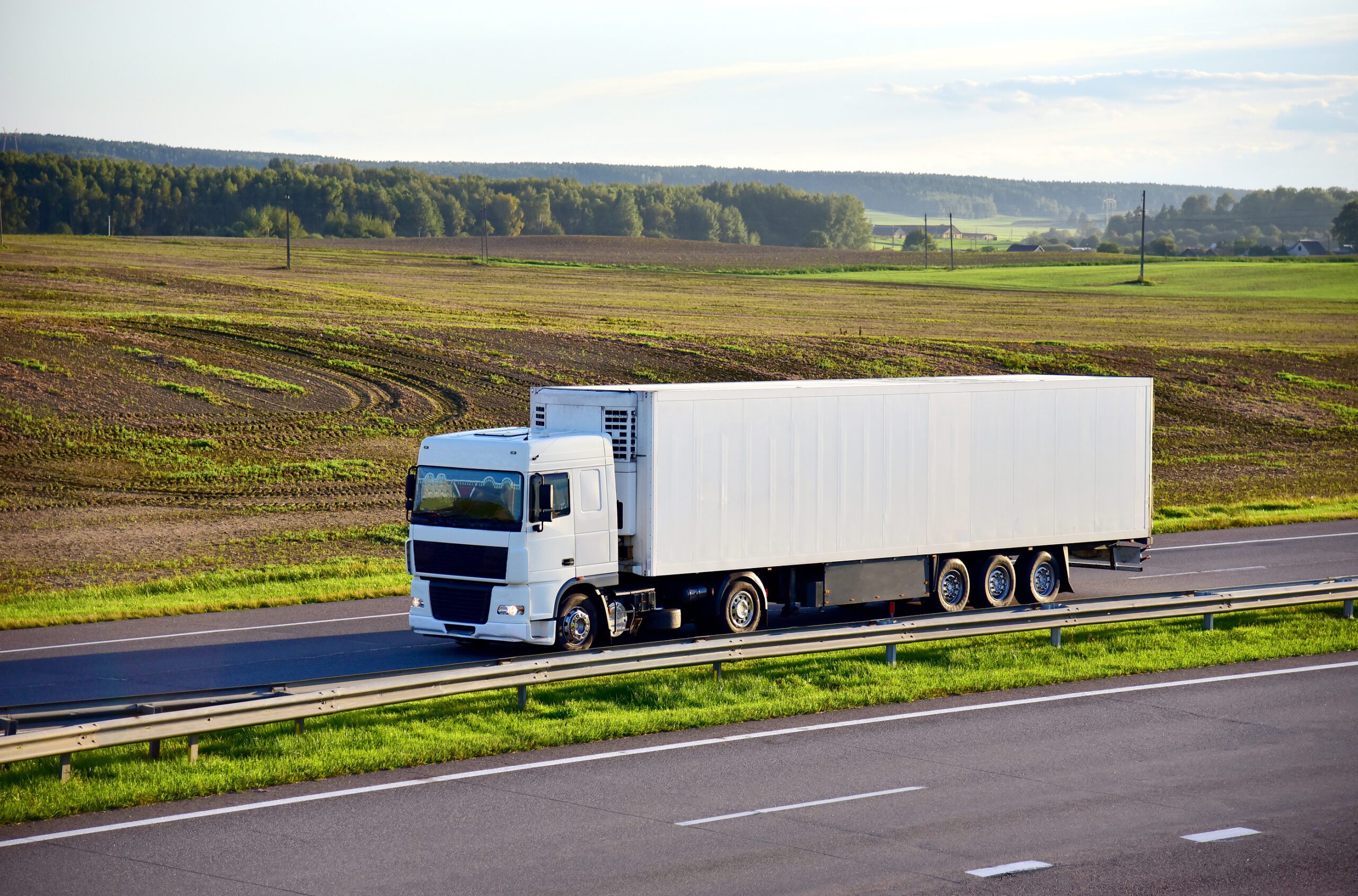 La DGT se pronuncia sobre los camiones euromodulares de hasta 72 toneladas y 32 metros que reducen las emisiones entre un 25% y un 35%