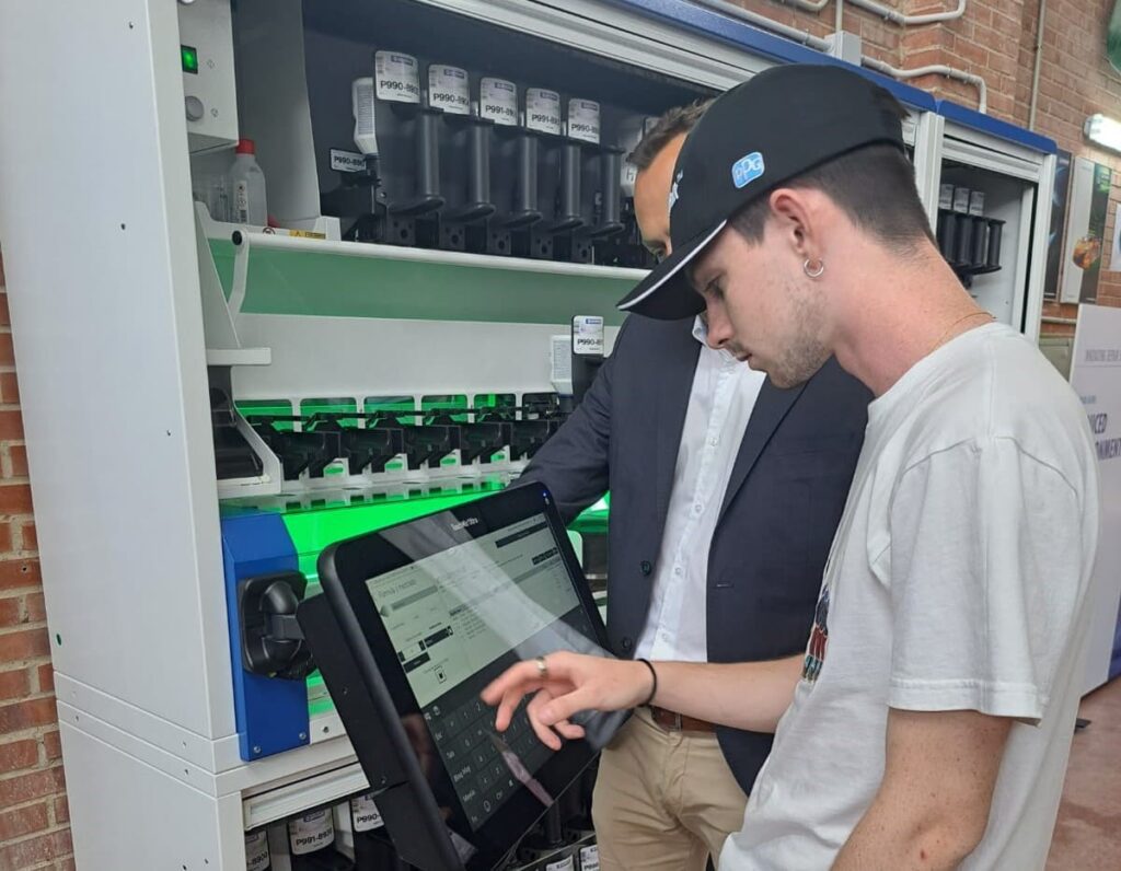 Uno de los alumnos utilizando uno de los sistemas innovadores de PPG.