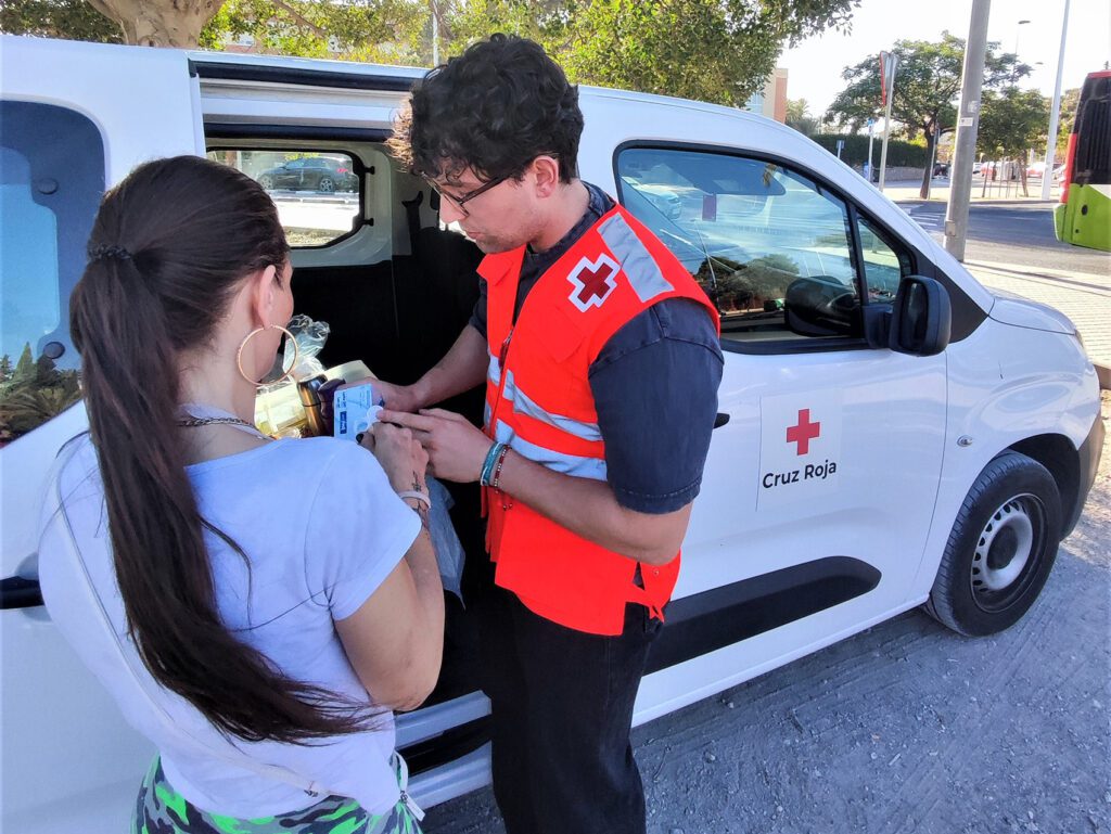 Voluntarios del Grupo Soledad en Cruz Roja Elche