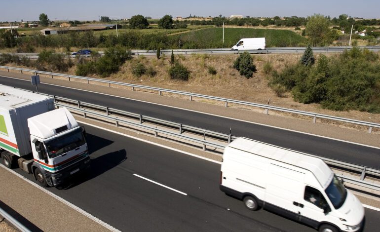 La adopción de camiones eléctricos sigue siendo baja, solo 23 nuevas unidades en el último mes