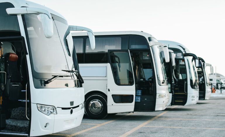 El sector de autobuses pierde el 17,5% de empresas en cinco años mientras crece la flota por operadora