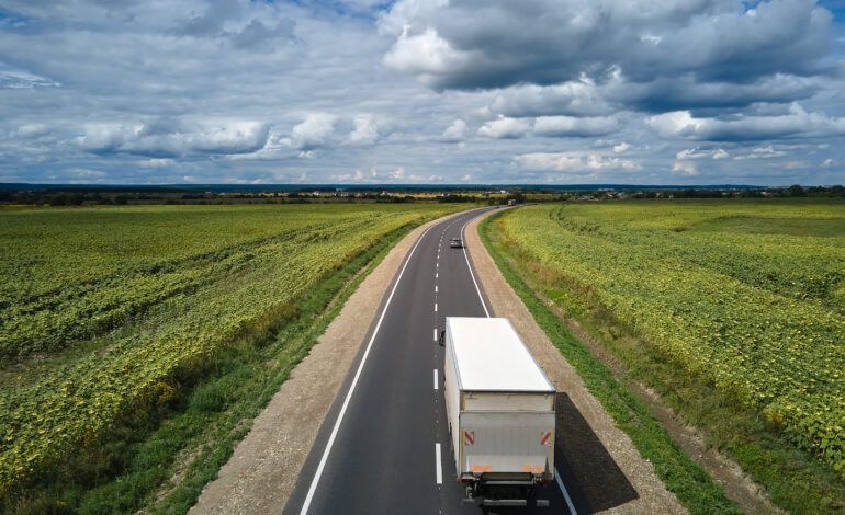 Los precios del transporte de mercancías en vehículos pesados suben un 0,8% en el segundo trimestre de 2024