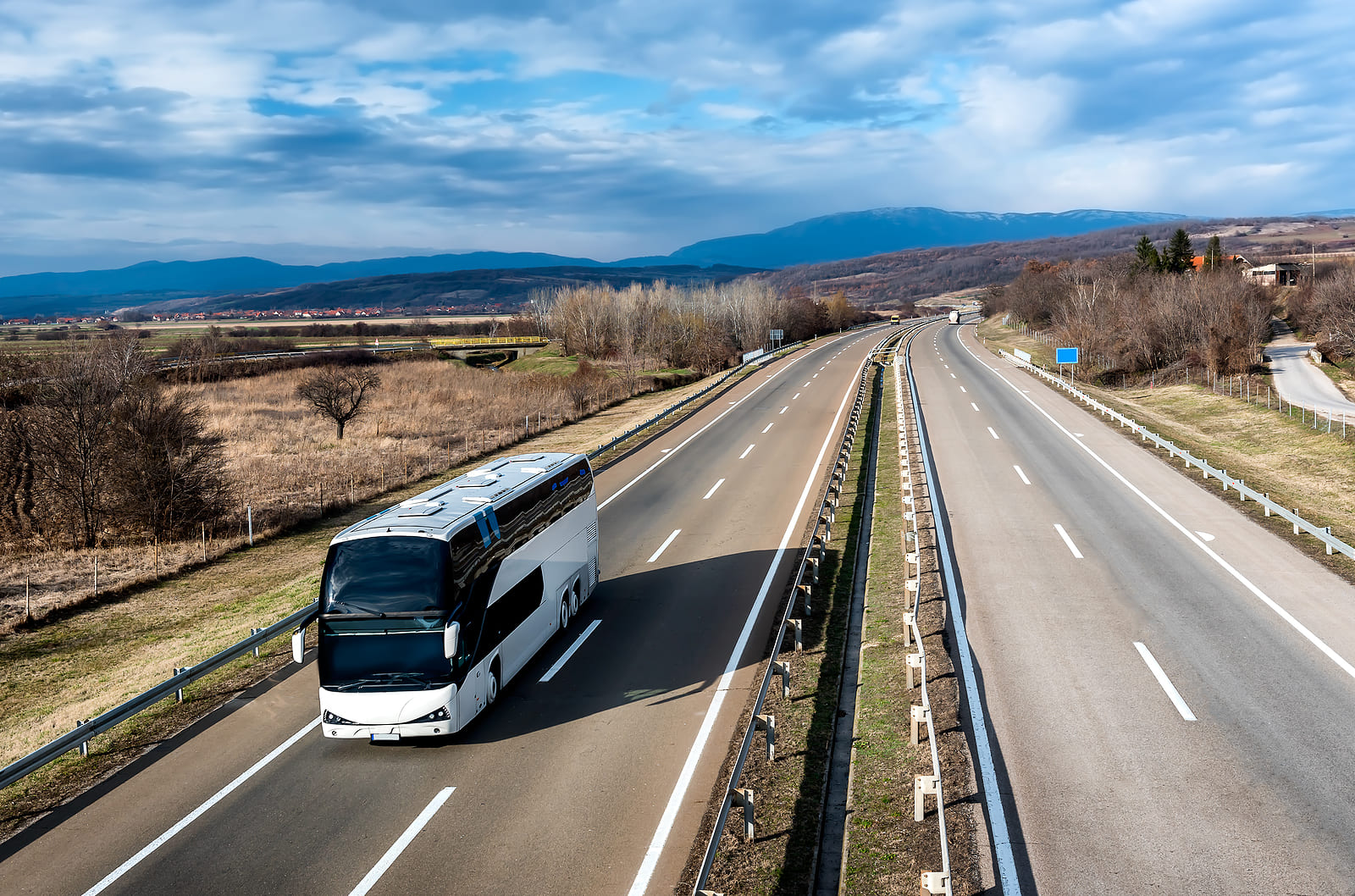 El transporte especial y discrecional pierde un 6,5% en noviembre de 2024 con 42,55 millones de pasajeros